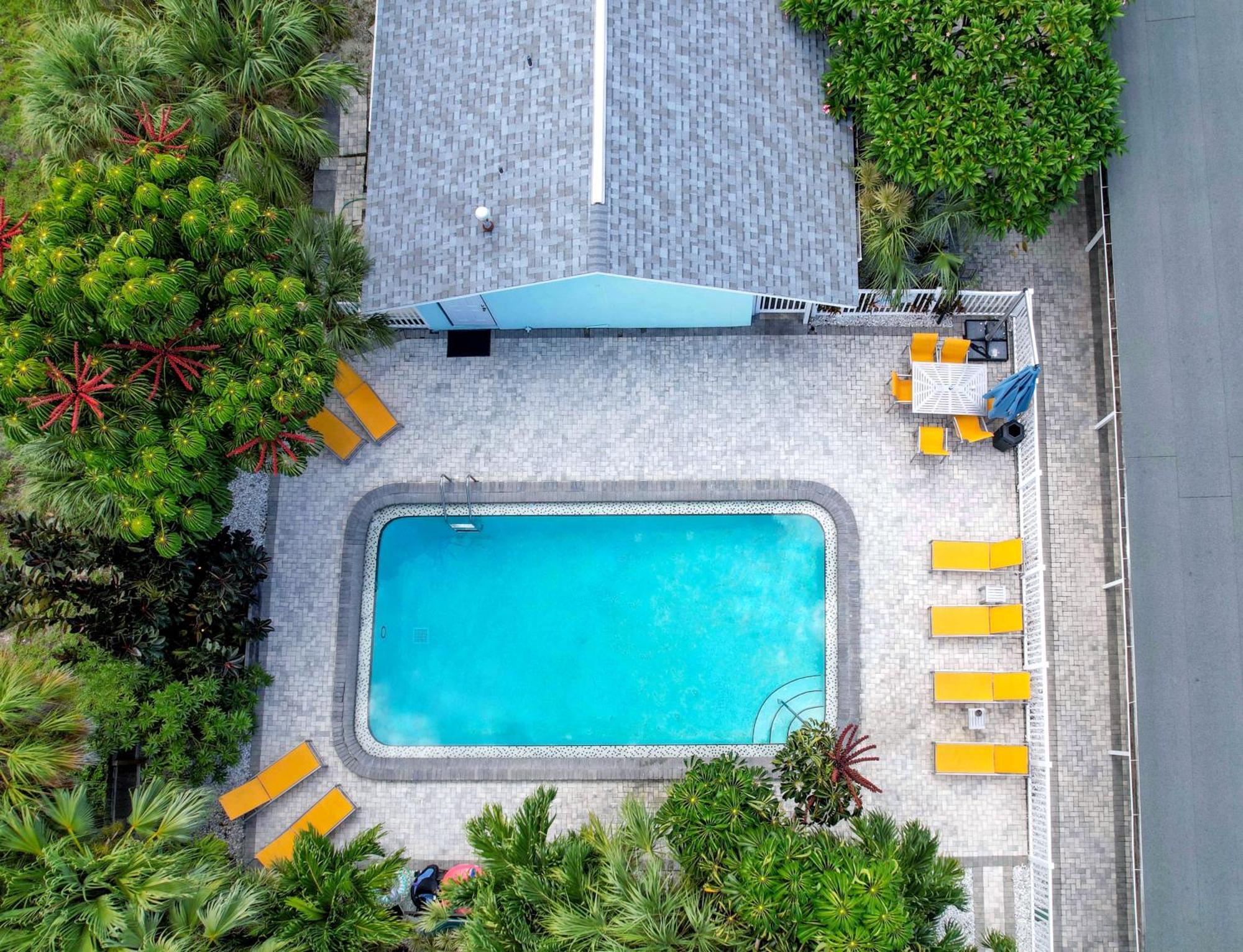 Park Shore Suites St Pete Beach Екстериор снимка